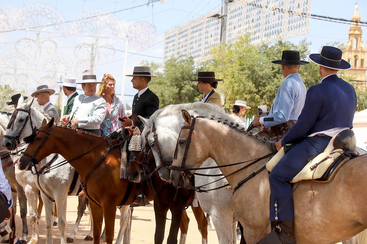 Un jueves brillante y soleado dispara la fiesta en El Arenal