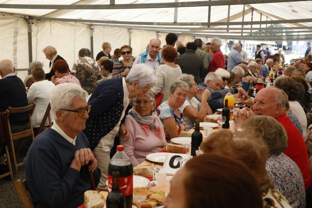 Los vecinos de Teis se dan un homenaje gastronómico