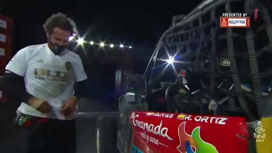 Pablo Olivas acaba el Dakar con camiseta Valencia CF