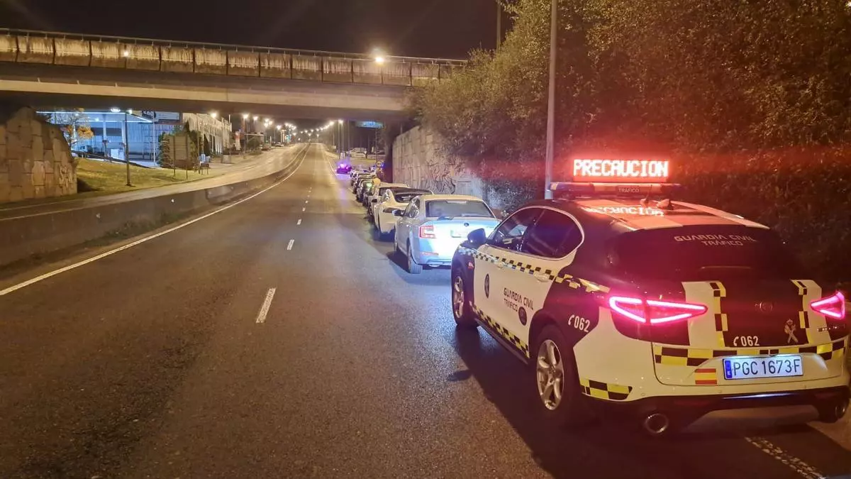 Dos participantes en una carrera ilegal organizada por redes, pillados a más de 200 km/h por la autovía A-6 en Lugo