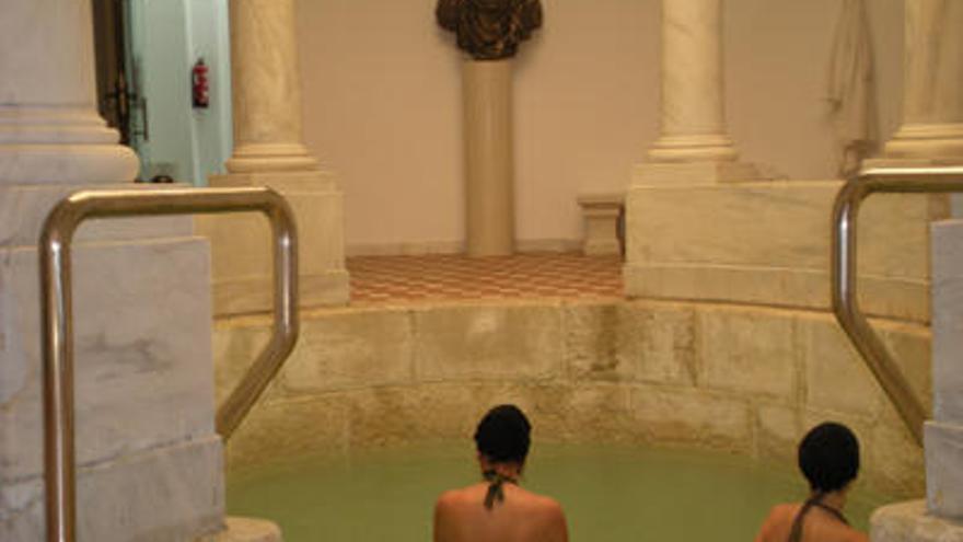 Balneario. Una de las piscinas de aguas medicinales de las termas de Carratraca.