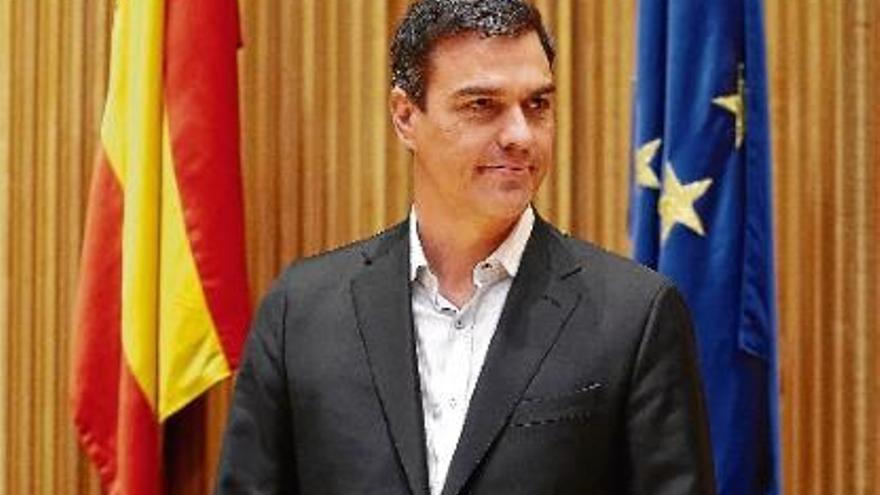 Pedro Sánchez va instar Iglesias a contribuir a «posar fi al govern de la vergonya» de Rajoy.