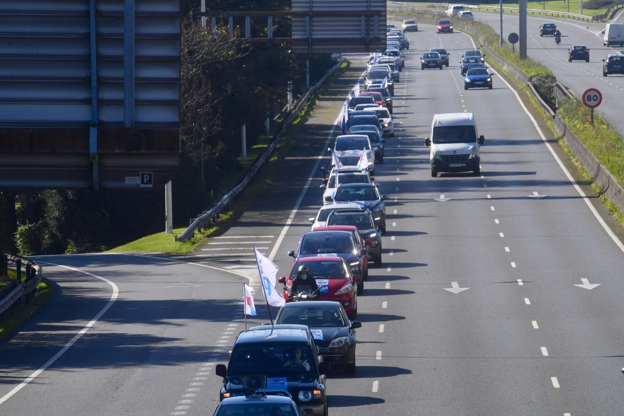 Una caravana convocada por el BNG marcha por A Coruña para reclamar el fin de la "estafa" de la AP-9