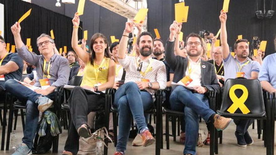 La portaveu d&#039;ERC, Marta Vilalta, el president del Parlametn, Roger Torrent, i el vicepresident del Govern, Pere Aragonès, durant la Conferència Nacional dels republicans.