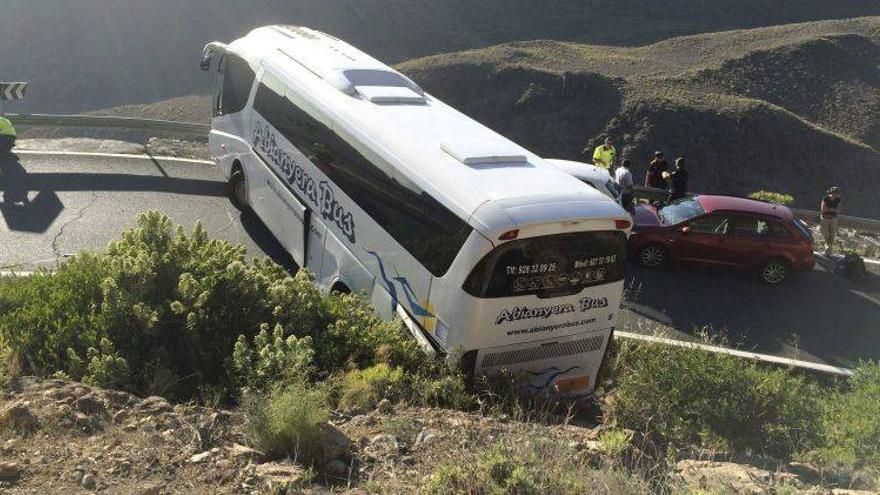 Un muerto y 9 heridos atropellados por un bus