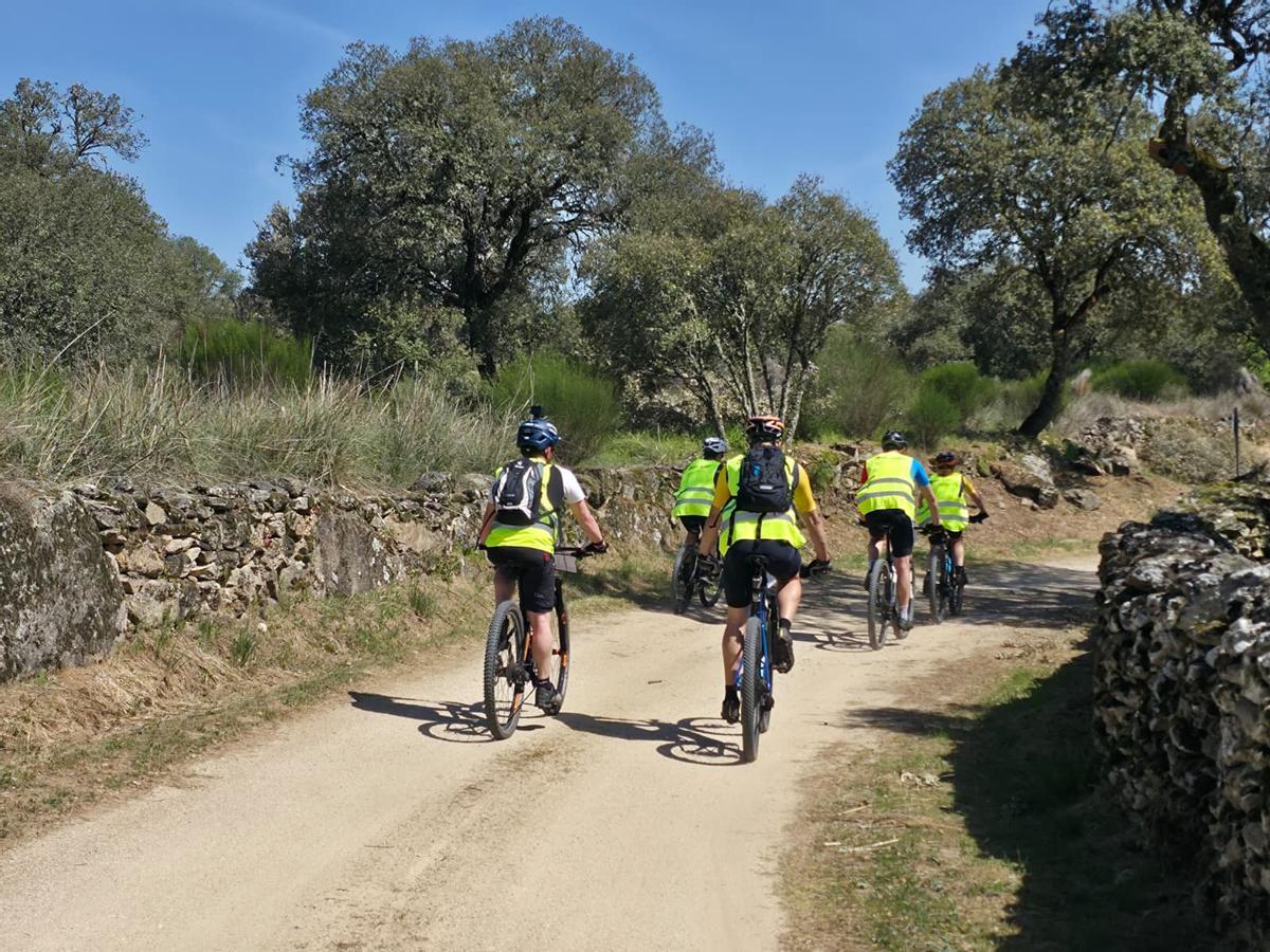 GALERÍA | El ciclismo y el Duero unen La Raya