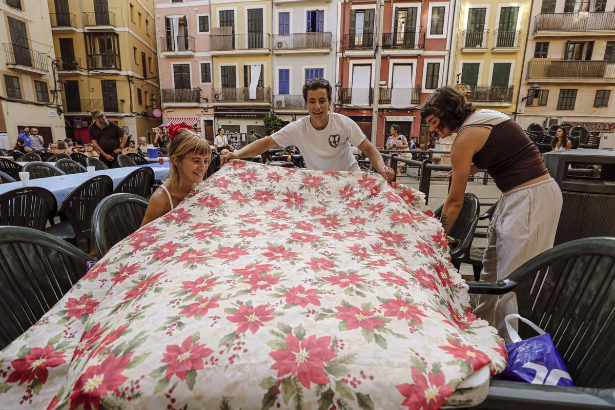 Sopar a la llesca en Plaça d'en Coll Sopar a la llesca en Plaça d'en Coll