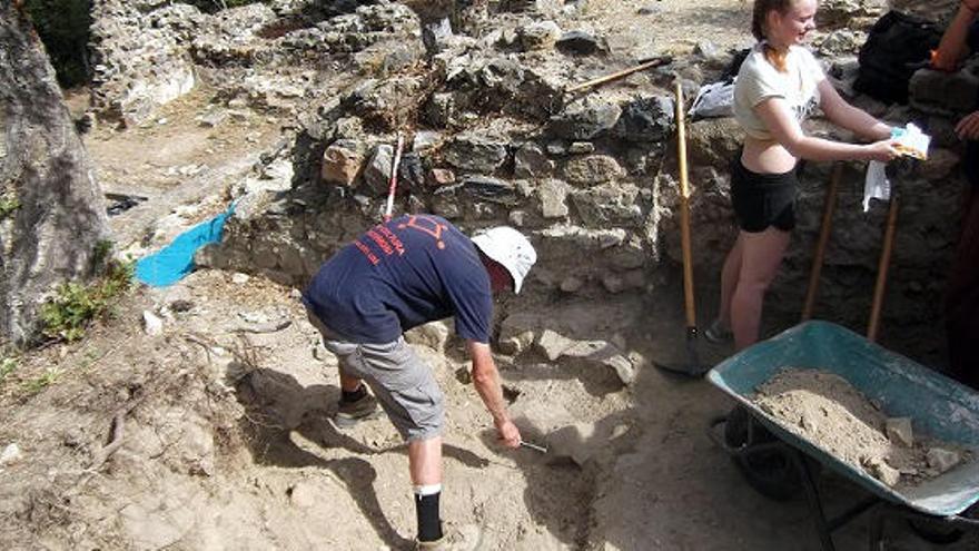 Les excavacions que s&#039;han fet a la zona de les muralles del castell de Sant Icle de Vidreres