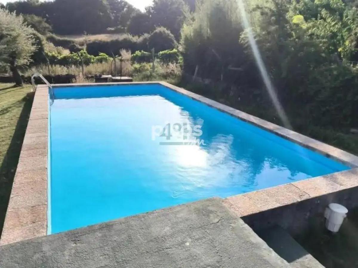 Algunas imágenes del chalet con piscina a la venta en Coles Algunas imágenes del chalet con piscina a la venta en Coles