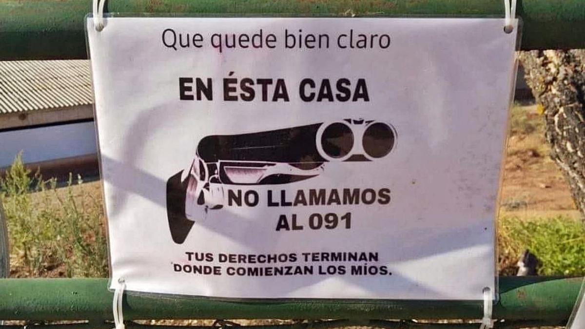 La indignación con los robos ha llegado al extremo de colocar carteles amenazantes.  | INFORMACIÓN