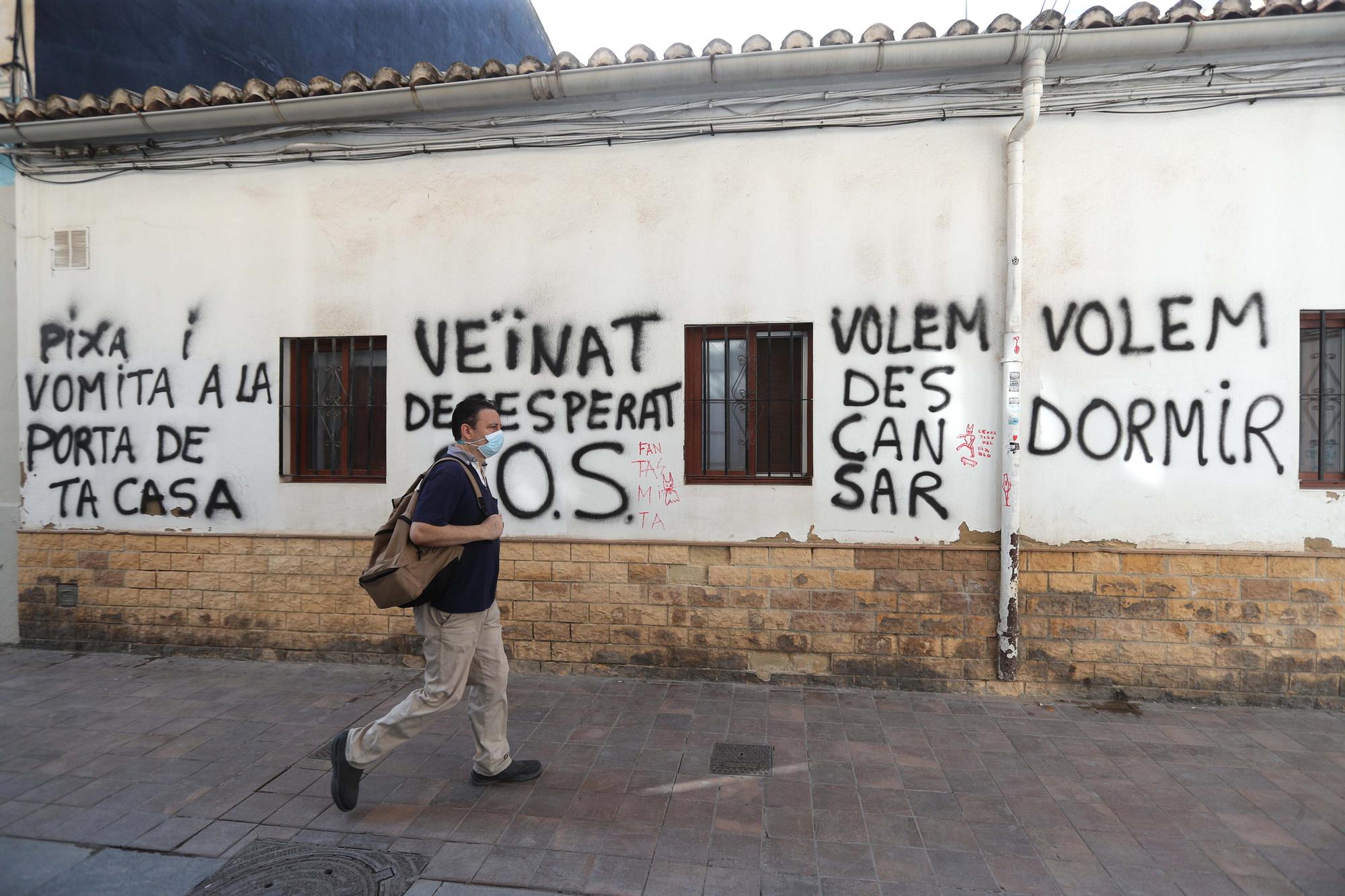 Benimaclet amanece con pintadas en contra de los botellones