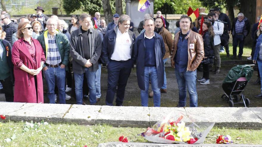 Por la derecha, en primer término, Francisco de Asís Fernández, Ovidio Zapico, Alejandro Suárez y Carlos Llaneza, en el acto celebrado ayer. | MARIO CANTELI
