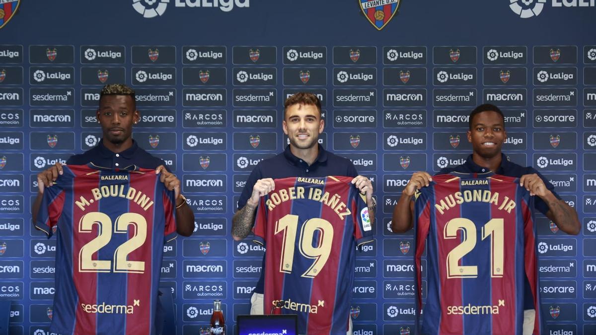 Triple presentación de los nuevos jugadores del Levante UD