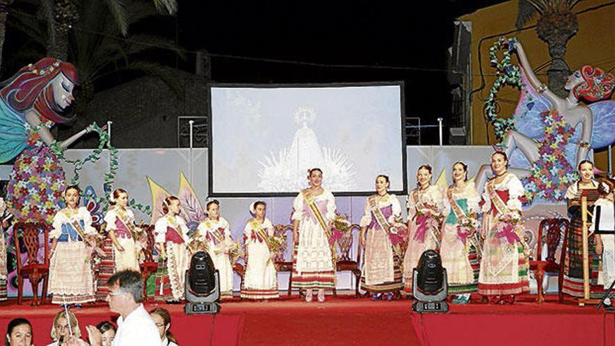 Elección de las fondoneres mayor y menor, un acto previo a unas fiestas en honor a la Virgen de las Nieves