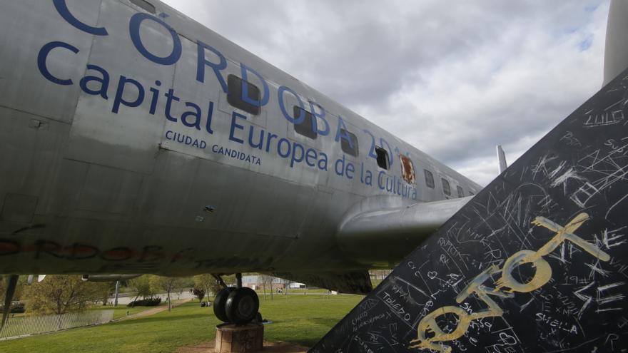 El PSOE pide que &quot;se retire de una vez por todas&quot; el avión del Balcón del Guadalquivir