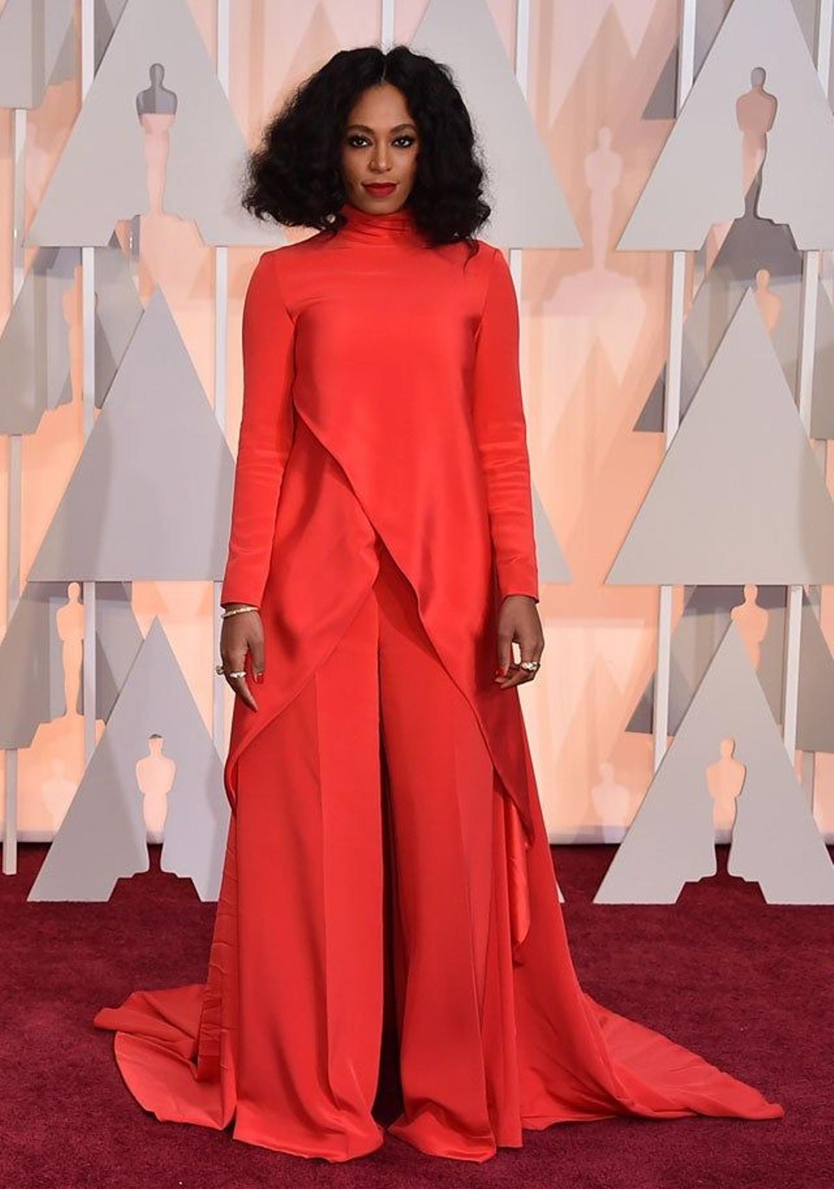 Solange Knowles en la alfombra roja de los Oscar 2015