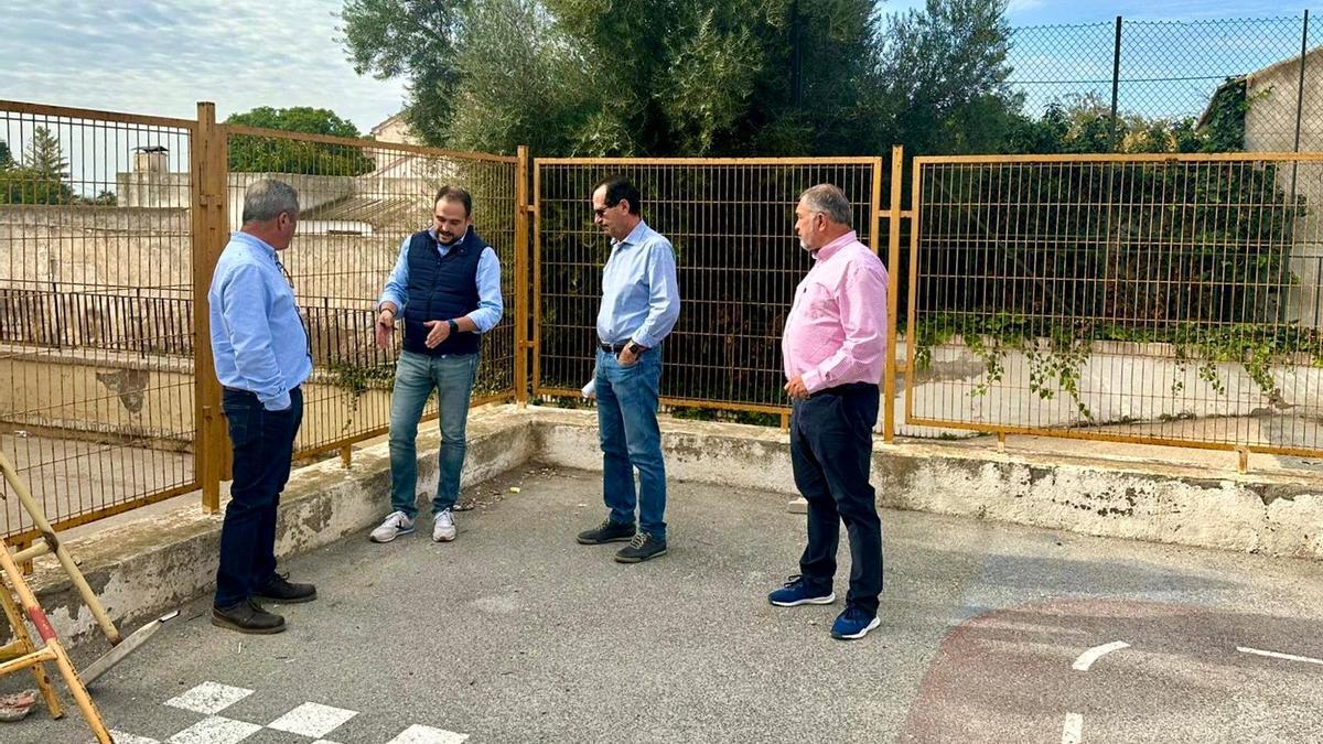 El edil de Pedanías supervisaba el inicio de los trabajos.