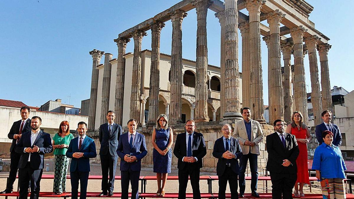 Foto oficial de los participantes en el encuentro de ciudades patrimonio españolas.