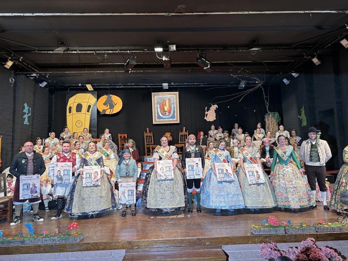 Foto de los integrantes del cuadro de honor de la falla El Campanar de Benicarló.