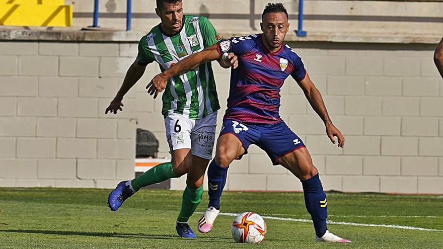 Xumetra, en el primer partit a casa del Costa Brava. | MARC MARTÍ