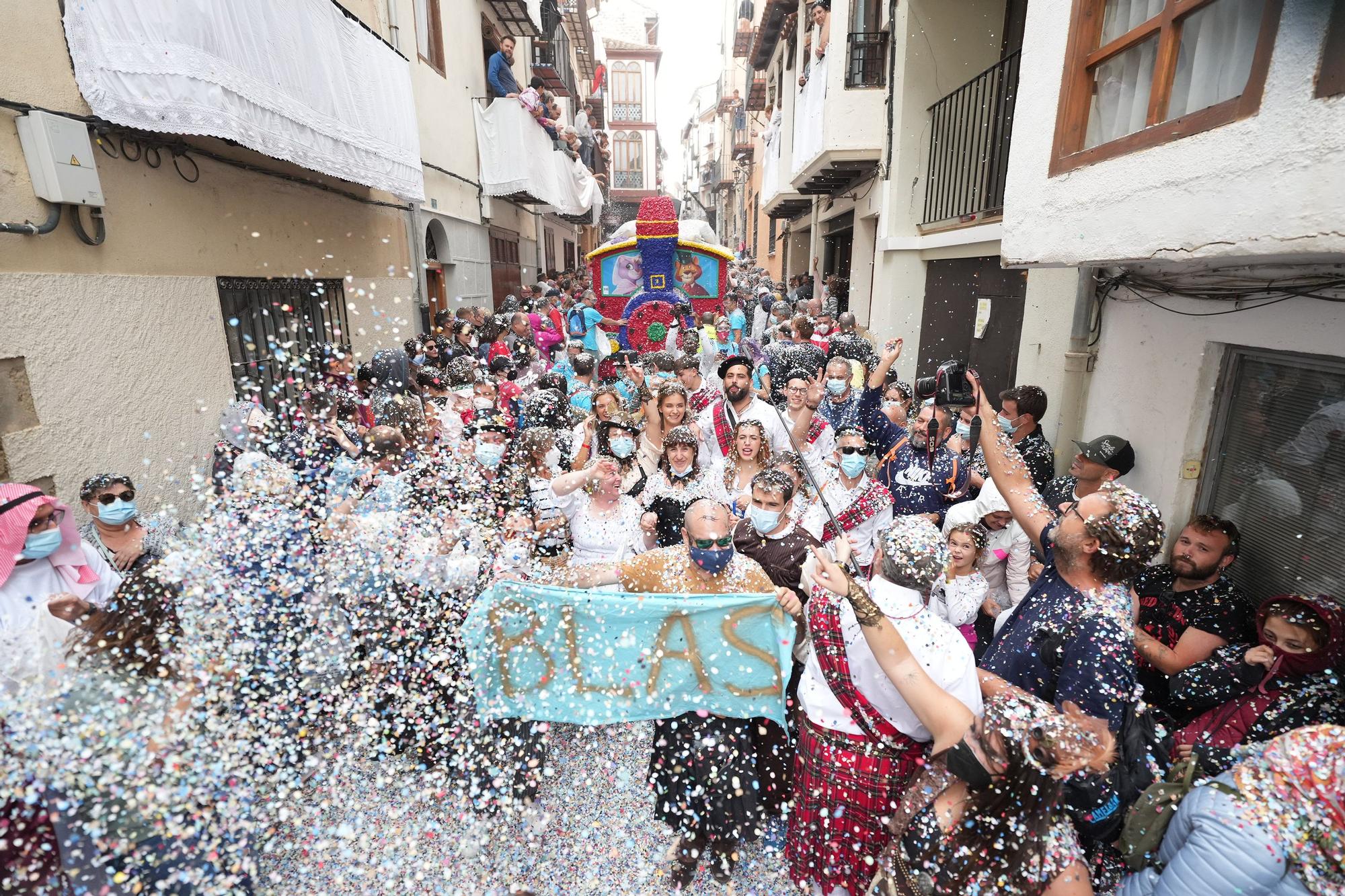 Búscate en el desfile de carrozas y disfraces de l'Anunci de Morella