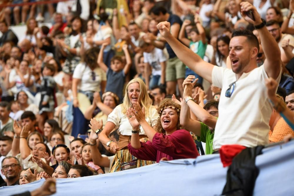 Miles de asistentes consolidan la Feira Franca como una de las fiestas históricas más destacadas de Galicia