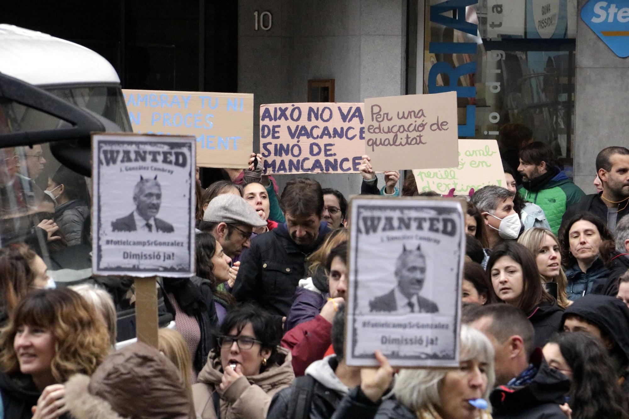 Els docents gironins es tornen a manifestar en la segona jornada de vaga