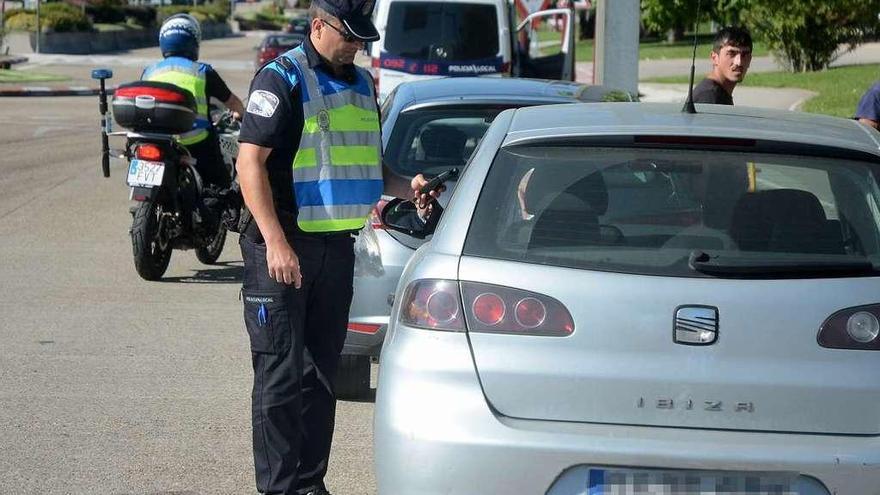 Control de alcohol y drogas efectuado en Pontevedra por la Policía Local. // Rafa Vázquez