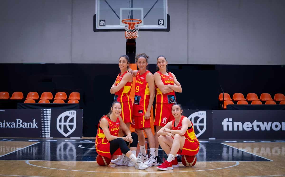 Quinteto inicial de la Selección Española Femenina de Baloncesto