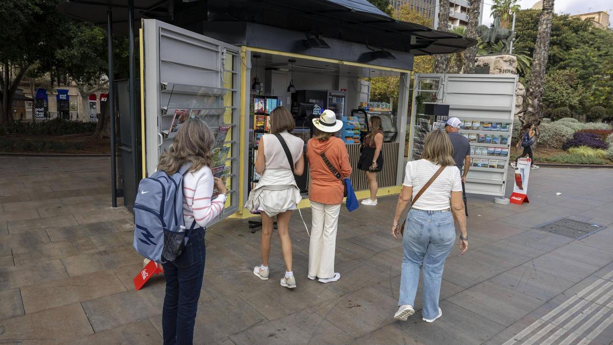 El quiosco de la plaza España reabrió a finales del año pasado.