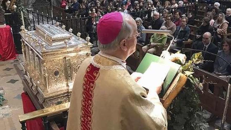 Acto religioso en Celanova, ayer, en el día de San Rosendo.  // FdV