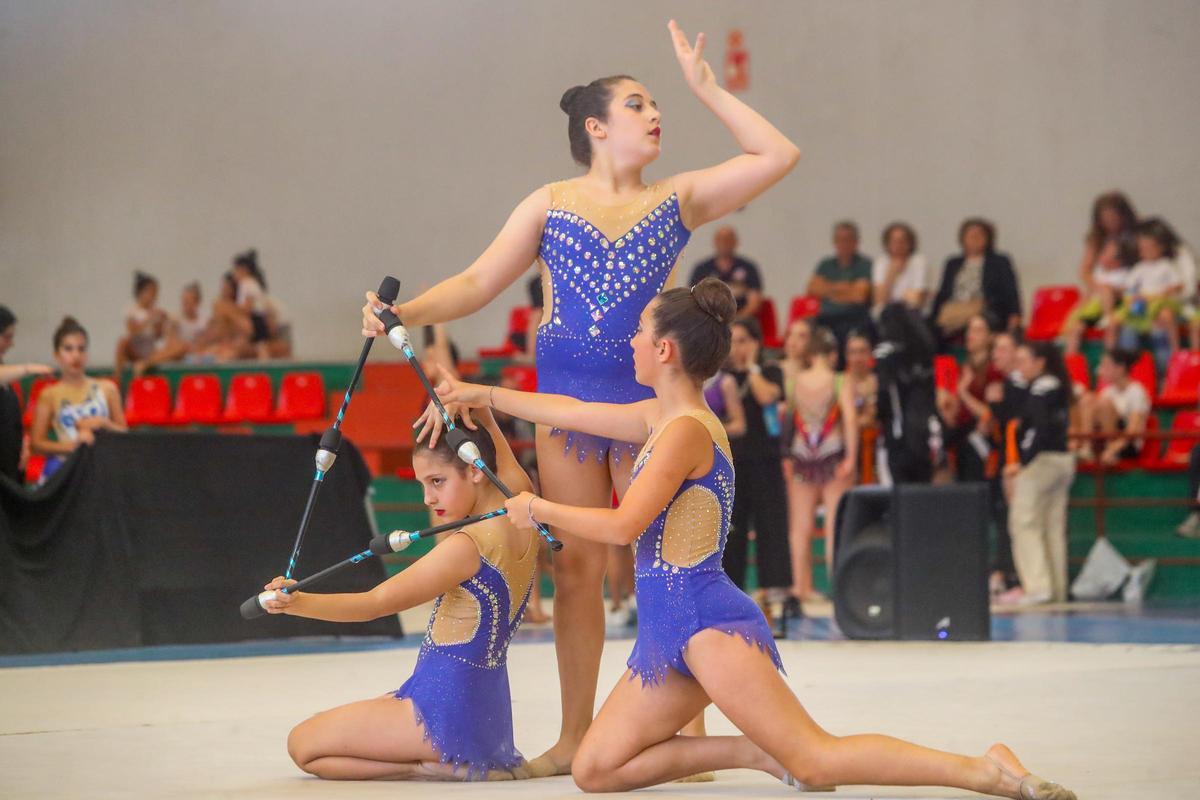El Torneo Vilarousa hace de la gimnasia rítmica un espectáculo en Catoira