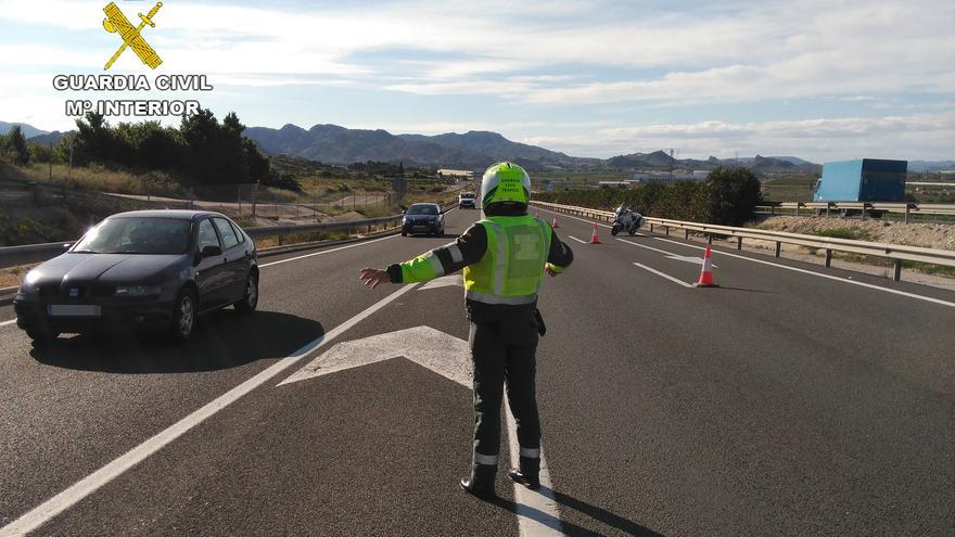 Conduce una moto en sentido contrario y bajo los efectos del alcohol por la autovía en Cehegín