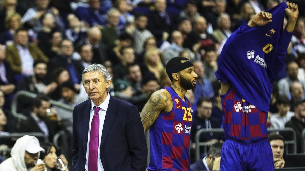 Pesic junto a Delaney y Davies durante un partido de la Euroliga de baloncesto en Berlín.