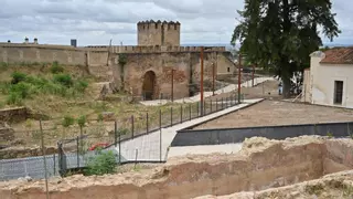 El acceso desde la puerta del Capitel hasta la Facultad de Comunicación reabrirá este mes en Badajoz