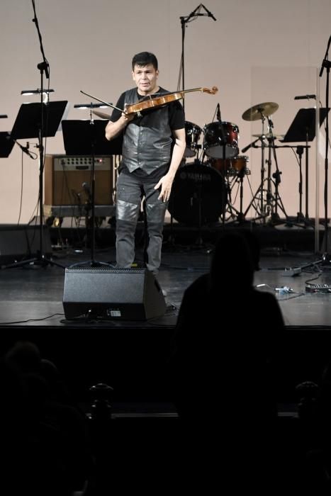 20-04-19 GENTE Y CULTURA. AUDITORIO ALFREDO KRAUS. LAS PALMAS DE GRAN CANARIA. Concierto Bach Rock. Clausura del International Bach Festival 2019 con un concierto de la orquesta del festival y el guitarrista Iñaki Antón, de Extremoduro  | 20/04/2019 | Fotógrafo: Juan Carlos Castro