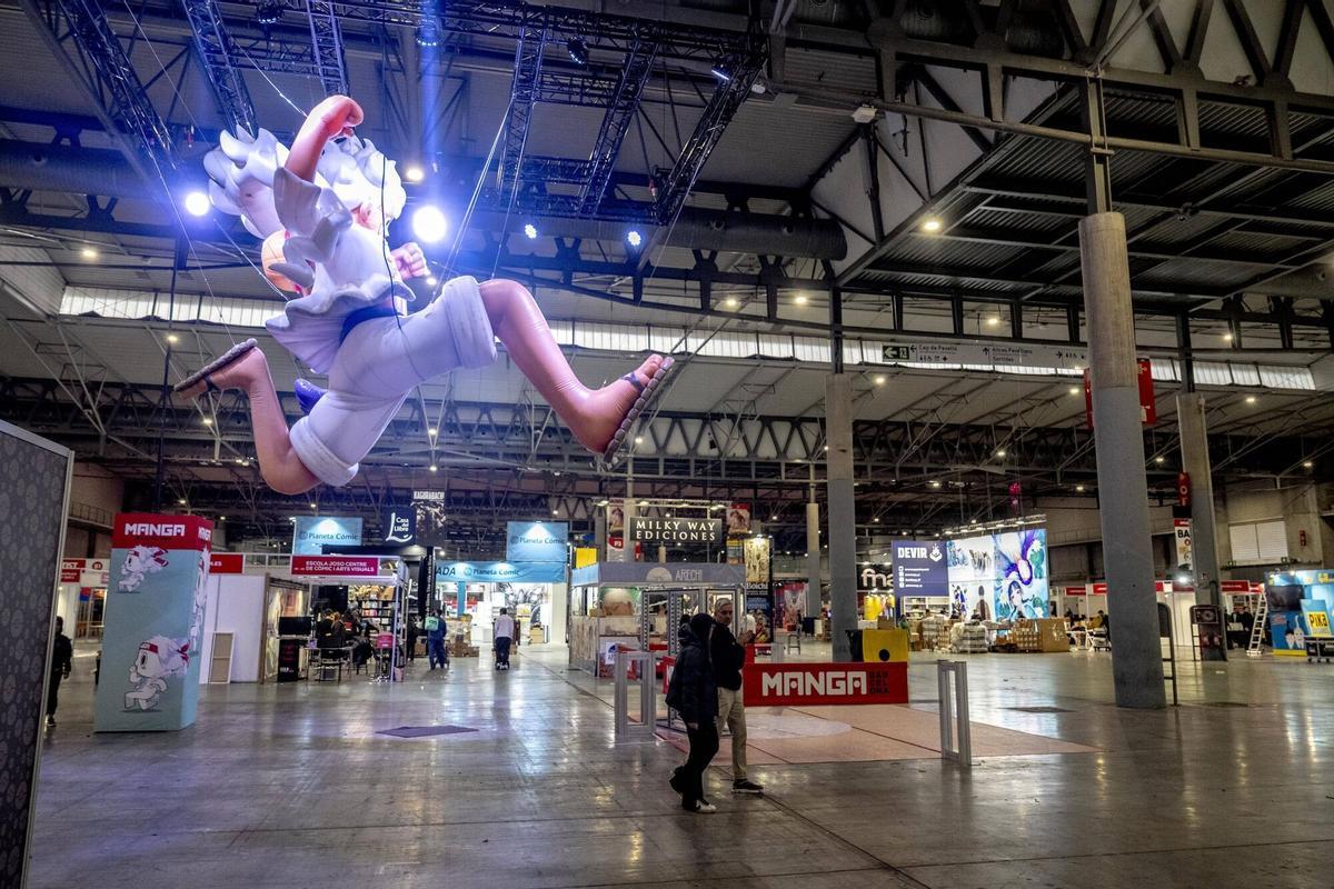 Barcelona 04/12/2025 Preparativos en el salón del manga que se inaugura mañana en la Fira de Gran Via Fotografía de Ferran Nadeu