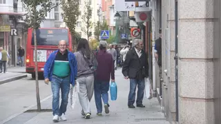 Así sobreviven cuatro de las grandes calles del comercio de barrio de A Coruña: "Por aquí pasa todo el mundo"