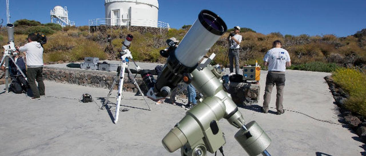 Instalaciones del IAC en el Parque Nacional del Teide en un día de puertas abiertas.