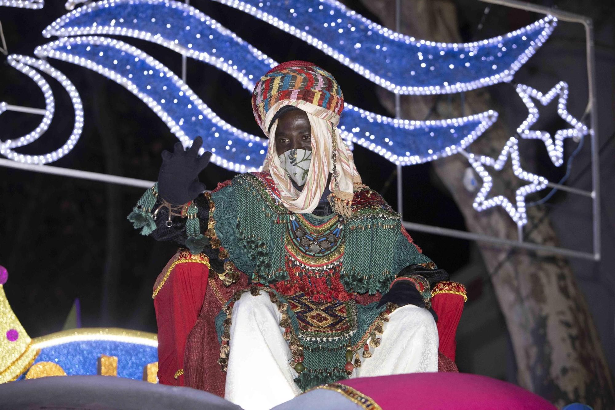 Los Reyes Magos recorren de nuevo las calles de Xàtiva