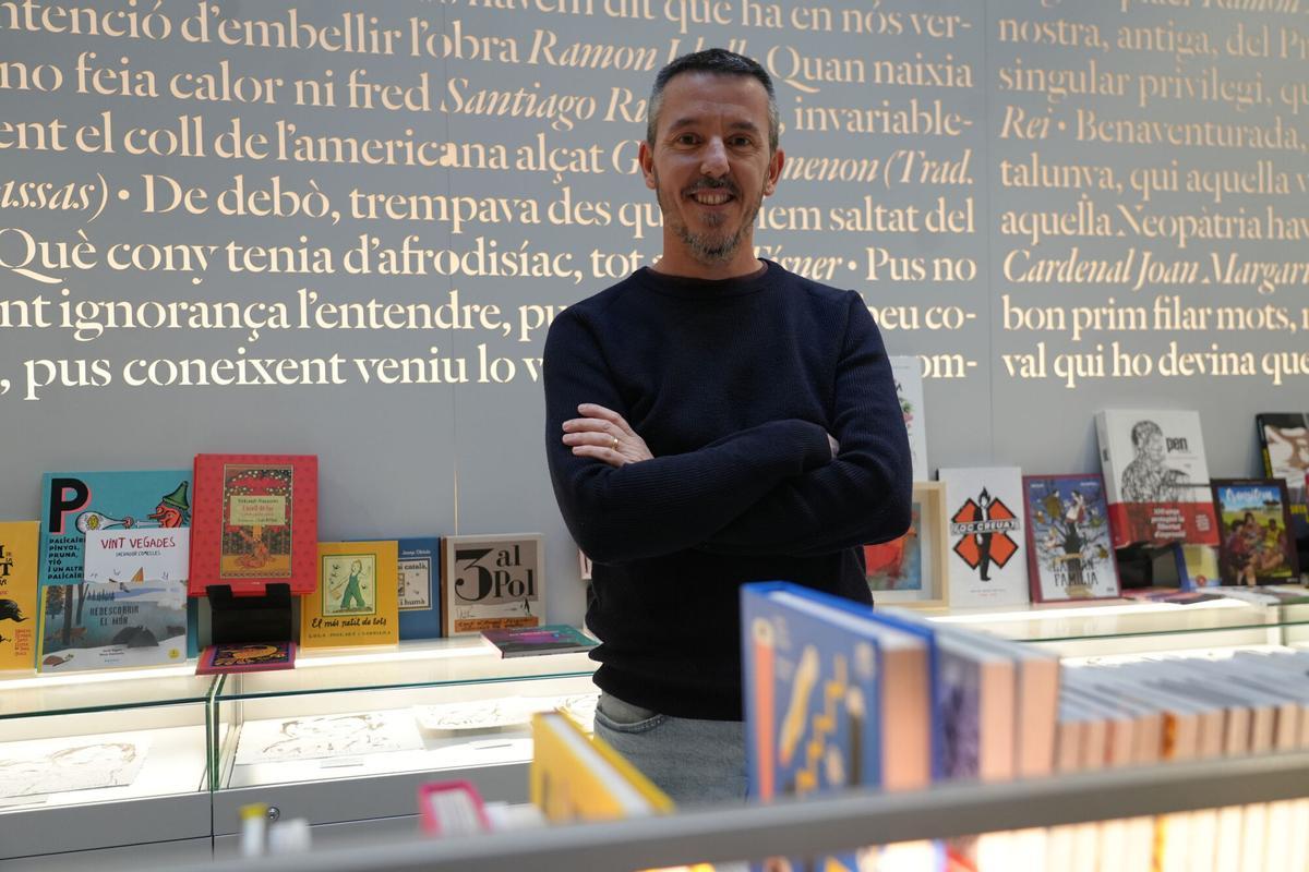 L'escriptor Cesc Cornet a la llibreria Ona de Barcelona