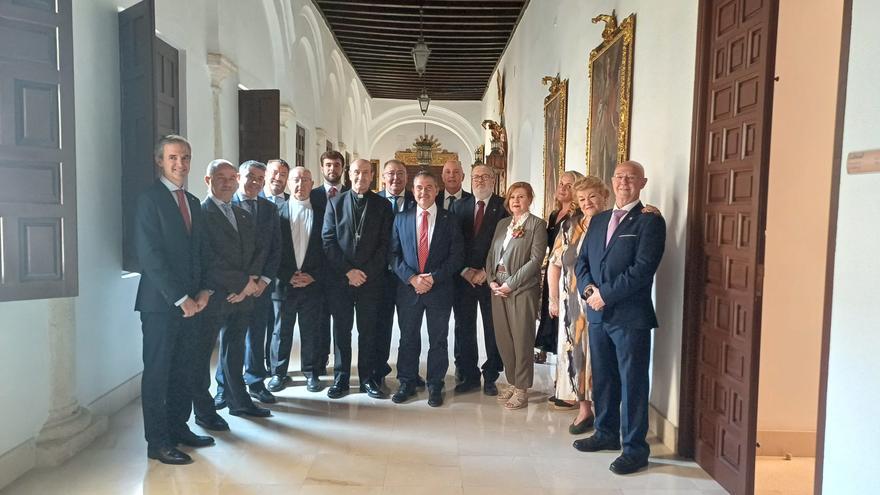 La Agrupación de Cofradías de Córdoba presenta al nuevo obispo, Jesús Fernández, su labor evangelizadora