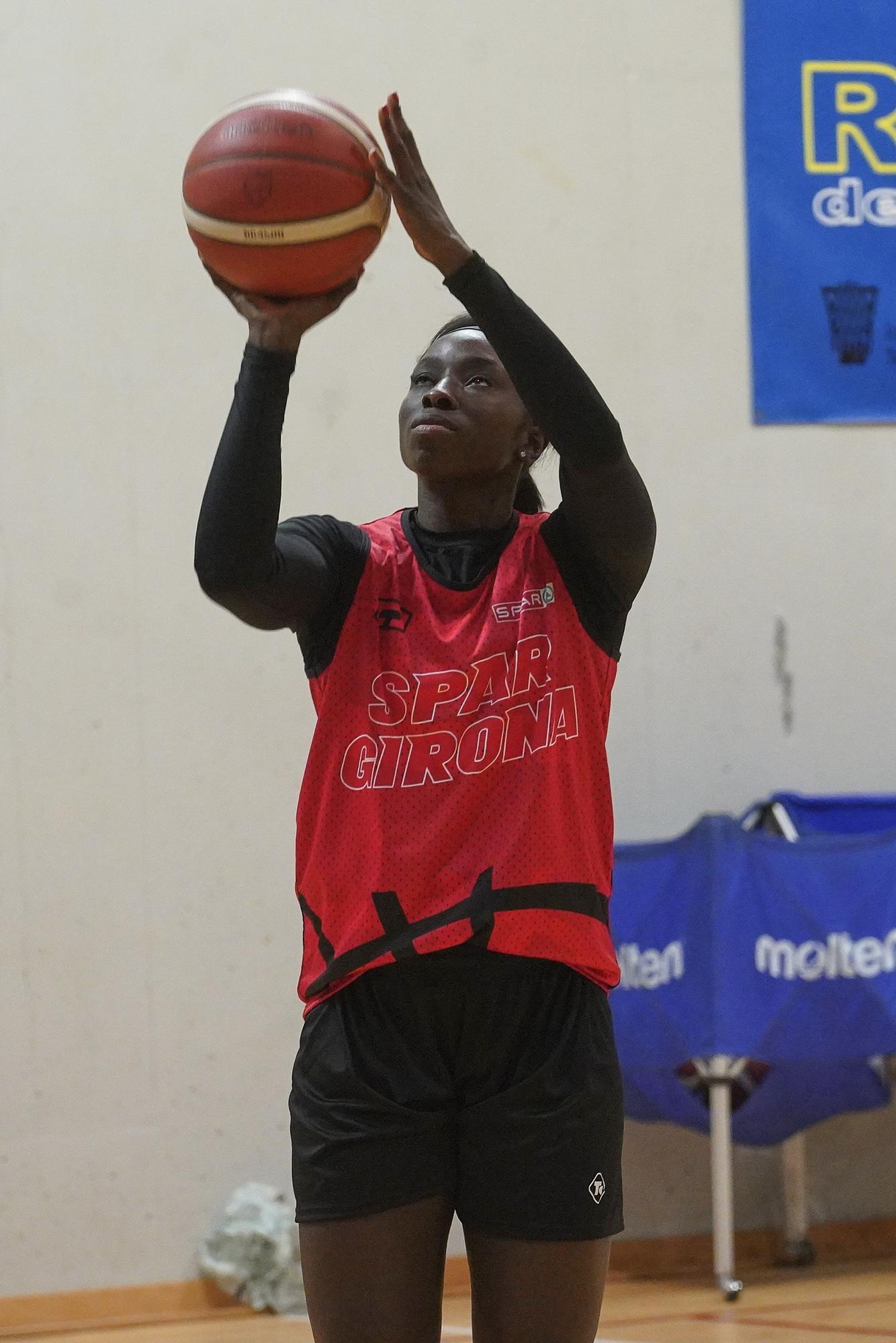 Magali Mendy ja s'entrena amb l'Uni i debutarà dimarts al Ferrol