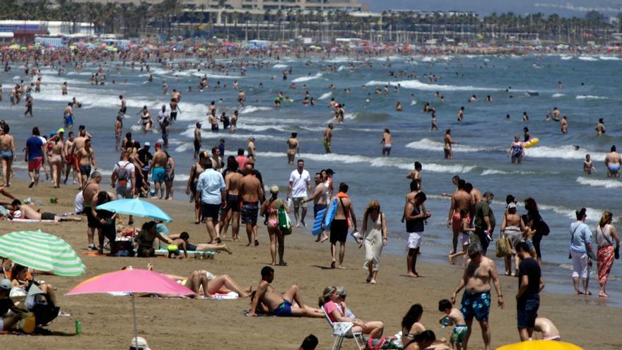 Puig propondrá al ministerio dejar de usar la mascarilla en la playa y espacios naturales