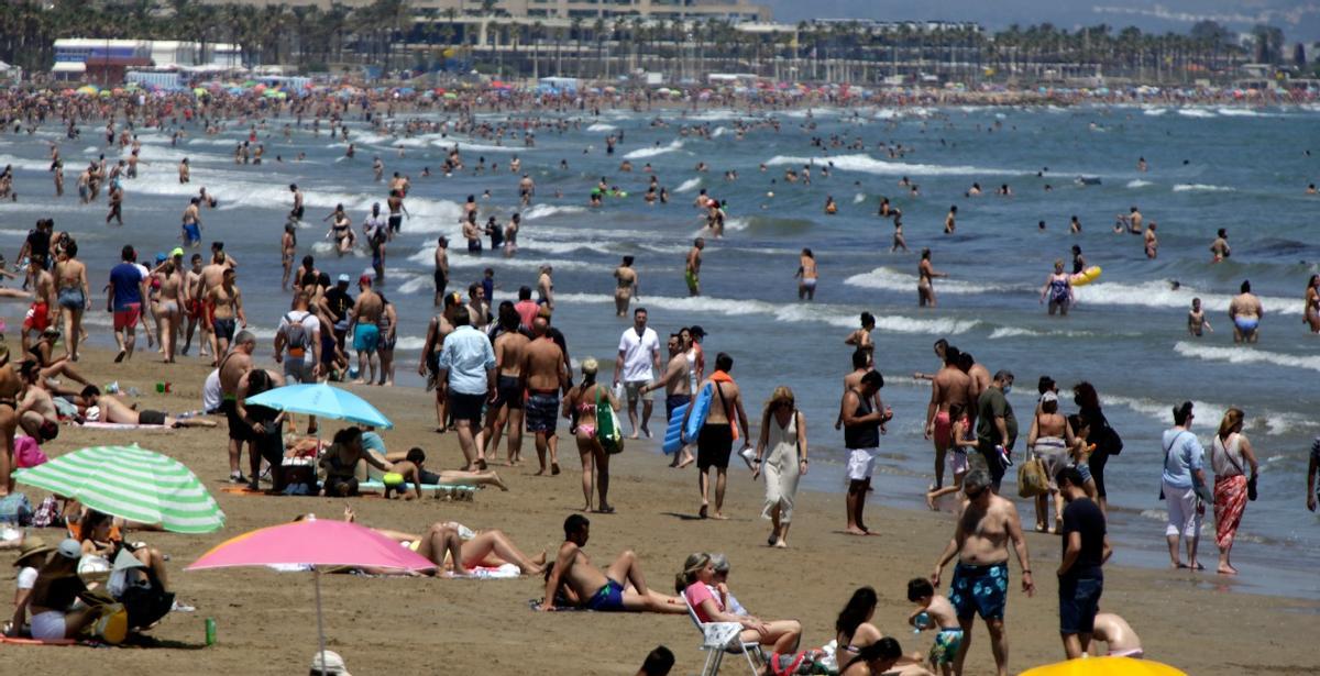 Puig propondrá que el uso de la mascarilla no sea obligatorio en los espacios naturales ni en la playa