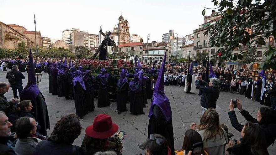 Grupo de niños participantes en el acto religioso de ayer. // Gustavo Santos