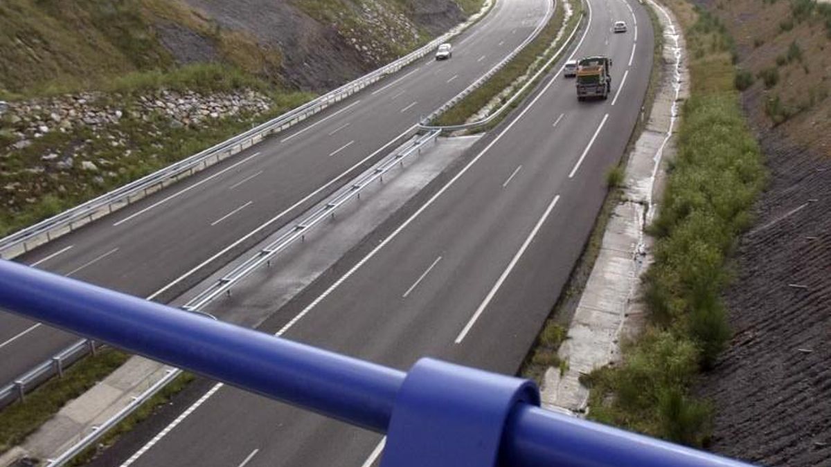 Tramo de la Autovía del Cantábrico a su paso por Corvera.