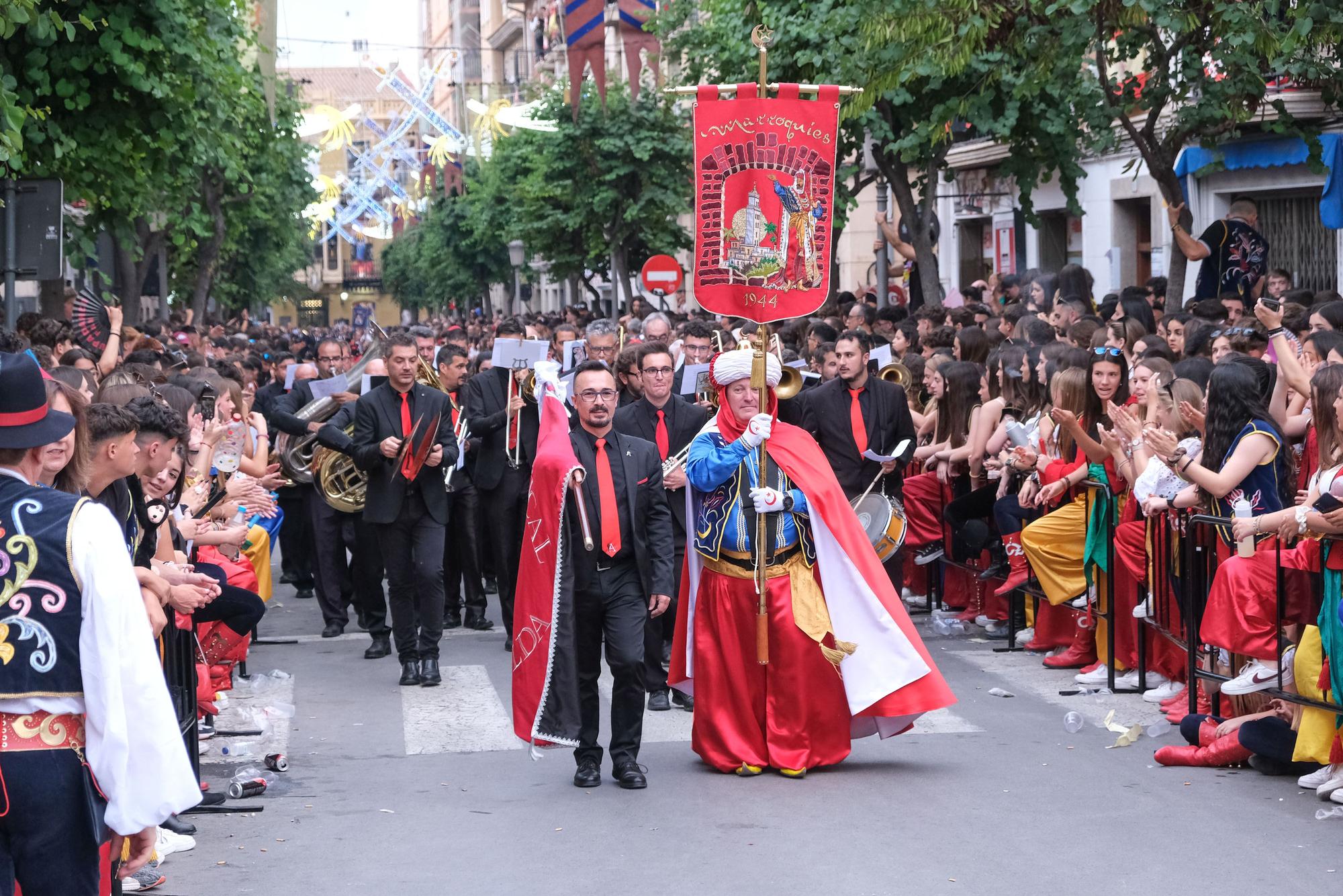 Apoteósico inicio de la fiesta en Elda