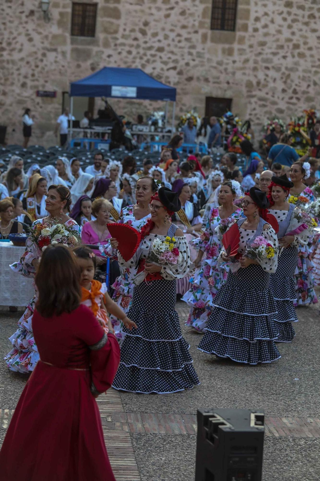 Manto de flores para la patrona de Santa Pola