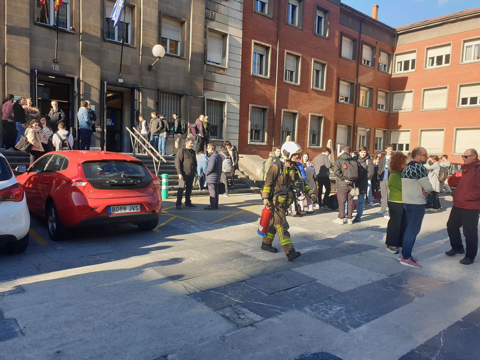 Alarma por incendio en la facultad de Ciencias de Oviedo